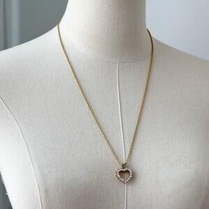 Vintage Gold Tone Jeweled Heart Pendant Elegant Thin Twist Chain Estate Necklace